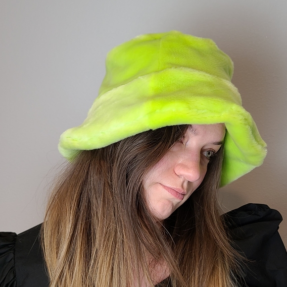 Lime green fuzzy bucket hat - Picture 2 of 2